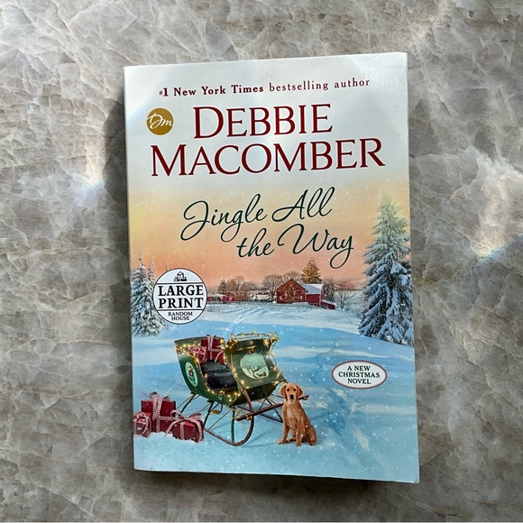 Colleen Hoover & Debbie Macomber BOOK BUNDLE OF 3 Books! Lots of reading! - Picture 8 of 8